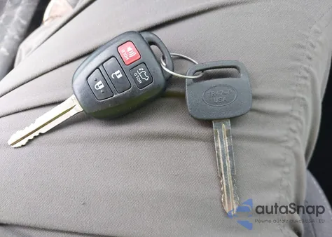 2015 Toyota Rav4 Xle z USA, uszkodzony, nr VIN 2T3RFREV1FW302996